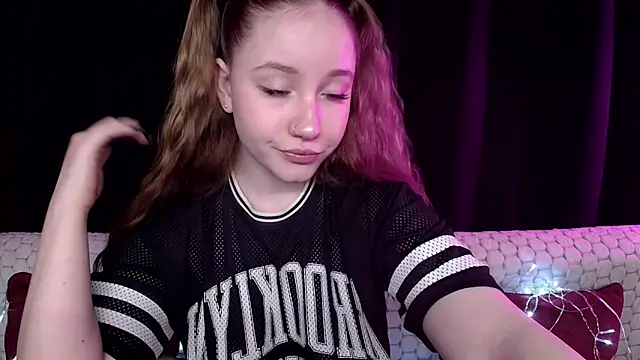 Snapshot of SindiWatsoon chatting on 12.16.24 SindiWatsoon online show from 12.16.24