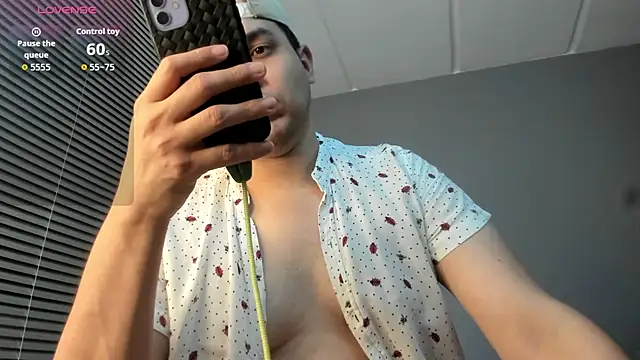 Latin boy surprisee online show from 06.25.26