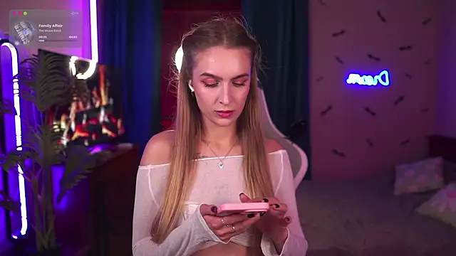 Kamila icee online show from 10.25.25