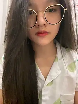 Snapshot of Krixxi22 chatting on 12.11.24 Krixxi22 online show from 12.11.24