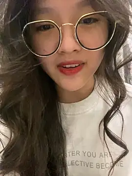 Snapshot of Krixxi22 chatting on 12.24.24 Krixxi22 online show from 12.24.24