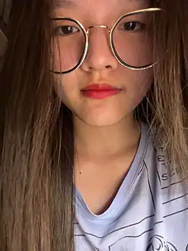 Krixxi22 online show from 10.28.25