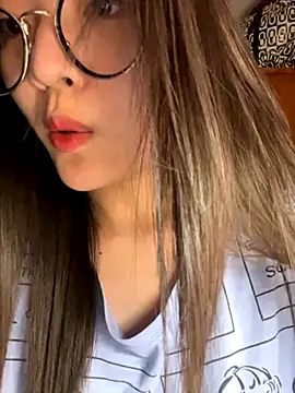 Snapshot of Krixxi22 chatting on 11.12.25 Krixxi22 online show from 11.12.25