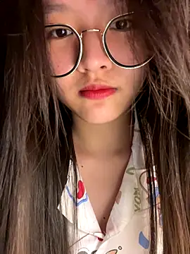 Snapshot of Krixxi22 chatting on 11.17.25 Krixxi22 online show from 11.17.25