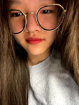 Snapshot of Krixxi22 chatting on 11.28.25 Krixxi22 online show from 11.28.25