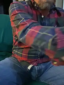 Snapshot of Realybigdill chatting on 10.30.25 Realybigdill online show from 10.30.25