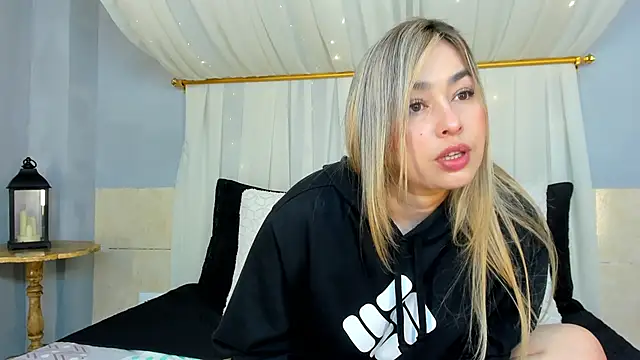 Snapshot of AnnaVictoria__ chatting on 01.04.25 AnnaVictoria online show from 01.04.25