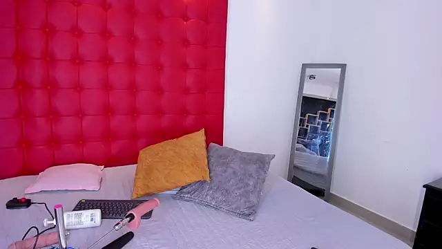 Snapshot of Daliana_Beck chatting on 10.24.25 Daliana Beck online show from 10.24.25