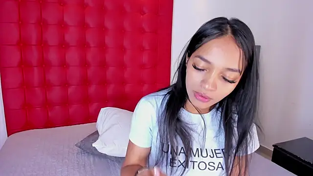 Snapshot of Daliana_Beck chatting on 10.27.25 Daliana Beck online show from 10.27.25