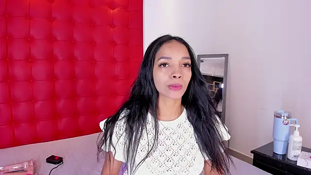 Snapshot of Daliana_Beck chatting on 10.29.25 Daliana Beck online show from 10.29.25