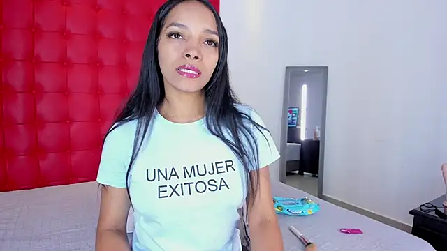 Snapshot of Daliana_Beck chatting on 11.17.25 Daliana Beck online show from 11.17.25