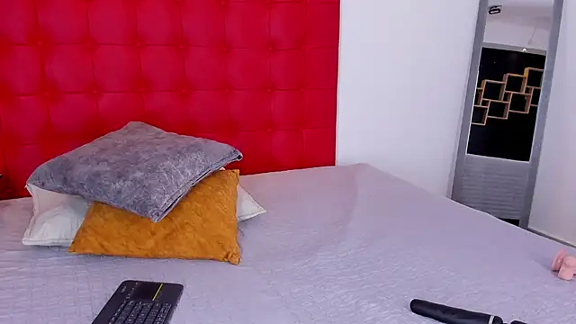 Snapshot of Daliana_Beck chatting on 11.19.25 Daliana Beck online show from 11.19.25