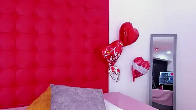 Snapshot of Daliana_Beck chatting on 11.21.25 Daliana Beck online show from 11.21.25