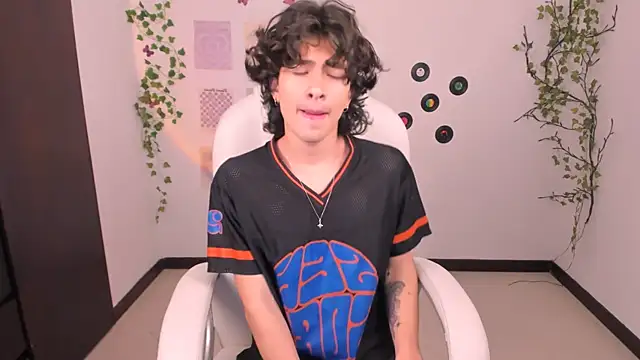 Snapshot of Angelo_duarte chatting on 09.24.25 Angelo duarte online show from 09.24.25