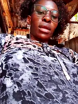 LOVELY-2BERRY online show from 10.18.25