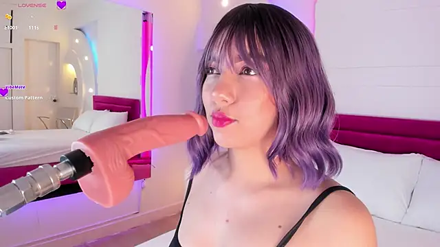 Snapshot of AliceHanz chatting on 12.20.24 AliceHanz online show from 12.20.24