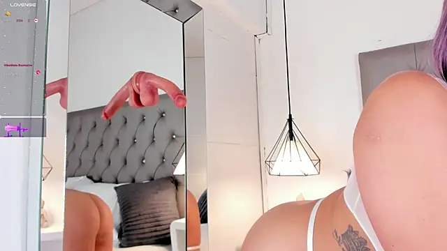 Snapshot of AliceHanz chatting on 01.12.25 AliceHanz online show from 01.12.25