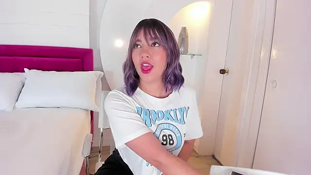 Snapshot of AliceHanz chatting on 01.28.25 AliceHanz online show from 01.28.25