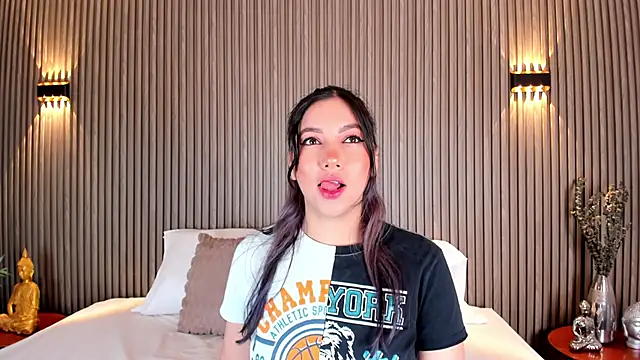 Snapshot of AliceHanz chatting on 03.20.25 AliceHanz online show from 03.20.25