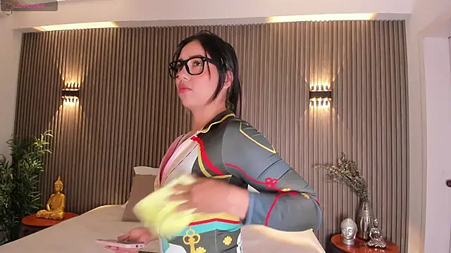 Snapshot of AliceHanz chatting on 09.21.25 AliceHanz online show from 09.21.25