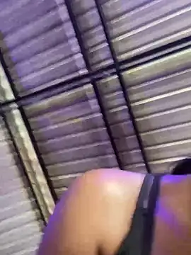 Snapshot of Berry_Bans chatting on 09.22.25 Berry Bans online show from 09.22.25