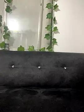 Snapshot of Berry_Bans chatting on 10.12.25 Berry Bans online show from 10.12.25