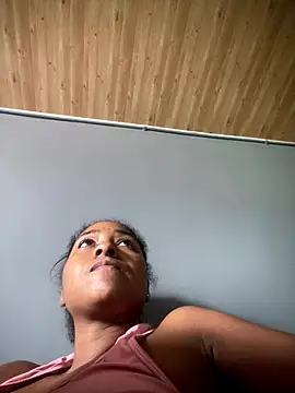 Snapshot of Berry_Bans chatting on 10.20.25 Berry Bans online show from 10.20.25