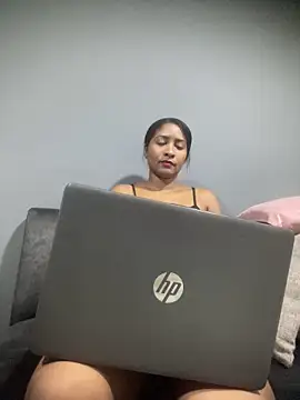 Snapshot of Berry_Bans chatting on 10.29.25 Berry Bans online show from 10.29.25