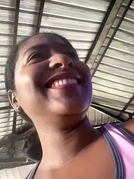 Snapshot of Berry_Bans chatting on 12.04.25 Berry Bans online show from 12.04.25