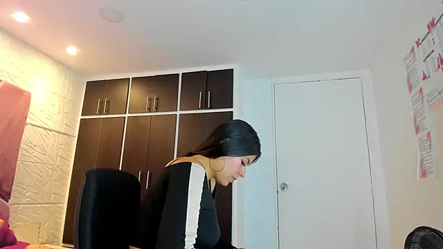 Charlotte Ice1 online show from 02.06.25