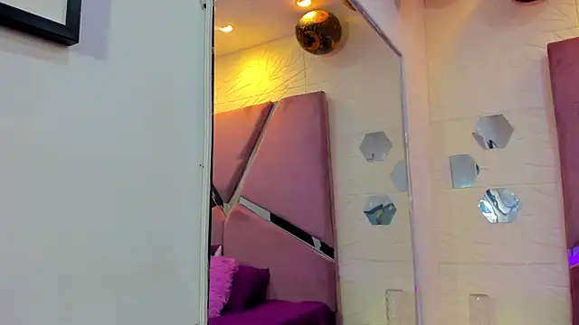 Charlotte Ice1 online show from 11.06.25