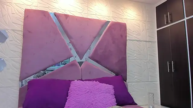 Charlotte Ice1 online show from 11.30.25