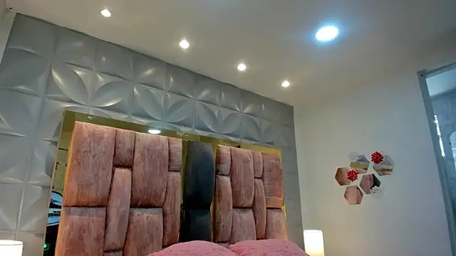 Charlotte Ice1 online show from 03.04.26