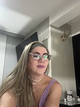 Snapshot of LARIANA_RIVERA23 chatting on 01.23.25 LARIANA RIVERA23 online show from 01.23.25