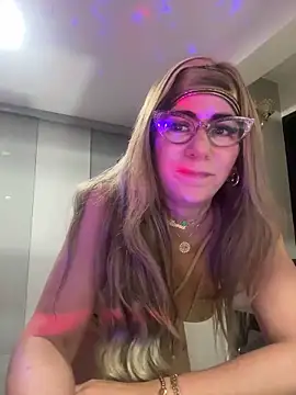 Snapshot of LARIANA_RIVERA23 chatting on 02.05.25 LARIANA RIVERA23 online show from 02.05.25