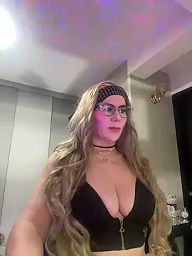 Snapshot of LARIANA_RIVERA23 chatting on 02.12.25 LARIANA RIVERA23 online show from 02.12.25