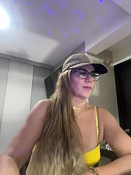 Snapshot of LARIANA_RIVERA23 chatting on 02.14.25 LARIANA RIVERA23 online show from 02.14.25