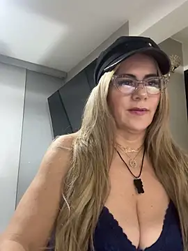 Snapshot of LARIANA_RIVERA23 chatting on 02.19.25 LARIANA RIVERA23 online show from 02.19.25