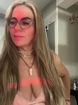 Snapshot of LARIANA_RIVERA23 chatting on 02.21.25 LARIANA RIVERA23 online show from 02.21.25