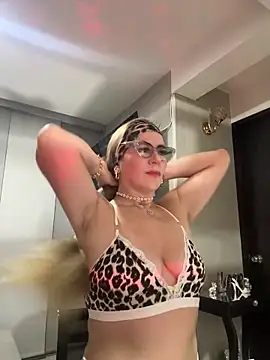 Snapshot of LARIANA_RIVERA23 chatting on 02.24.25 LARIANA RIVERA23 online show from 02.24.25