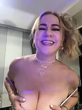 Snapshot of LARIANA_RIVERA23 chatting on 03.04.25 LARIANA RIVERA23 online show from 03.04.25