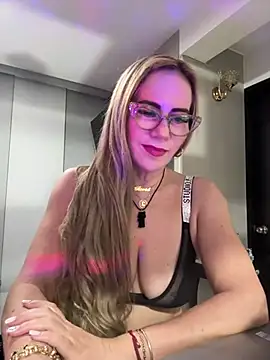 Snapshot of LARIANA_RIVERA23 chatting on 03.09.25 LARIANA RIVERA23 online show from 03.09.25