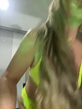 Snapshot of LARIANA_RIVERA23 chatting on 03.19.25 LARIANA RIVERA23 online show from 03.19.25