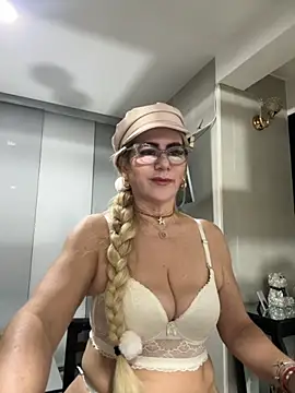 Snapshot of LARIANA_RIVERA23 chatting on 11.05.25 LARIANA RIVERA23 online show from 11.05.25