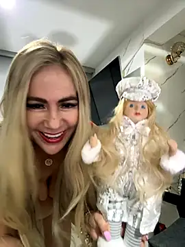 Snapshot of LARIANA_RIVERA23 chatting on 12.04.25 LARIANA RIVERA23 online show from 12.04.25