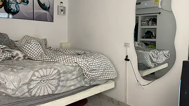 wendy alejo1712 online show from 10.28.25