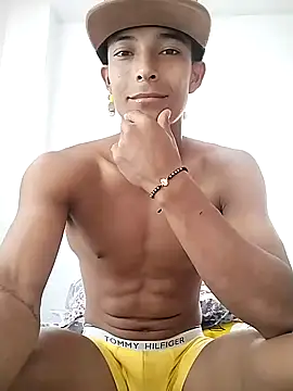 Snapshot of Demiansteven2 chatting on 02.21.25 Demiansteven2 online show from 02.21.25