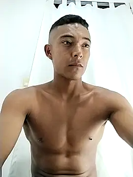 Snapshot of Demiansteven2 chatting on 03.08.25 Demiansteven2 online show from 03.08.25