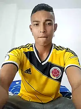 Snapshot of Demiansteven2 chatting on 03.20.25 Demiansteven2 online show from 03.20.25