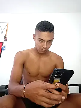 Snapshot of Demiansteven2 chatting on 10.10.25 Demiansteven2 online show from 10.10.25